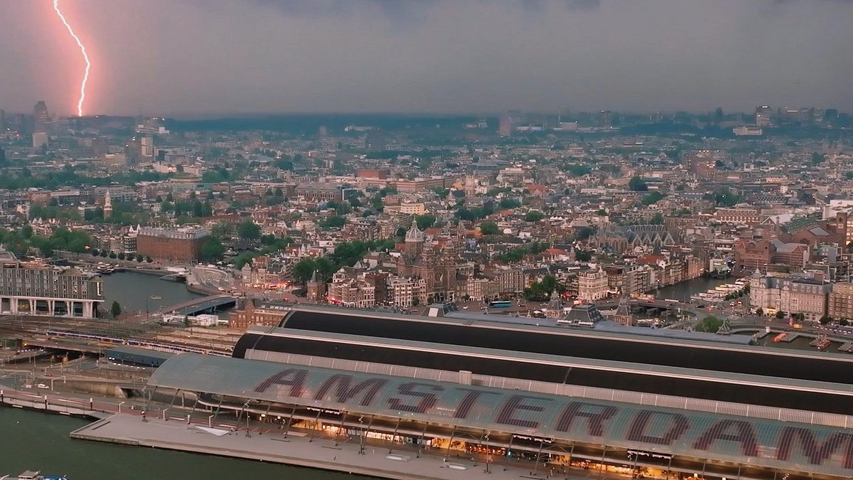 amsterdam central: alltag am mega-bahnhof