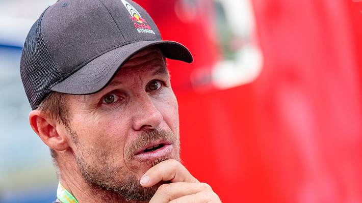 Felix Baumgartner mit Cap und ernstem Gesichtsausdruck bei einem Event. - Foto:  IMAGO / Eibner Europa