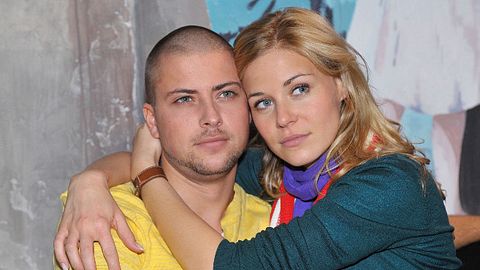 Mit Caro (Jessica Ginkel) hat John einen gemeinsamen Sohn - Foto: RTL