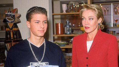 John Bachmann (Felix von Jascheroff) mit Elisabeth (Lisa Riecken) - Foto: RTL