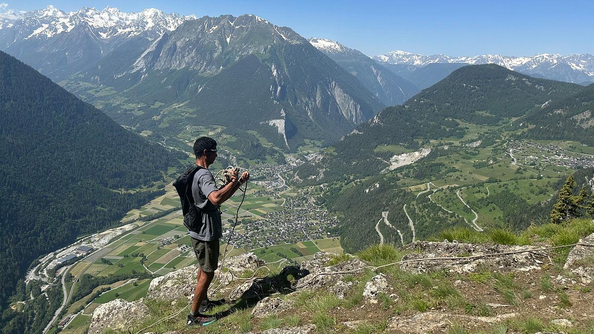 schweiz - wingsuit-basejump im tal des todes
