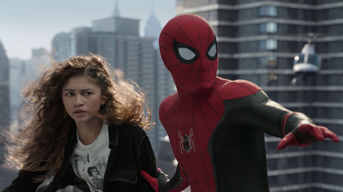 Szene aus Spider-Man: No Way Home mit Spider-Man und MJ