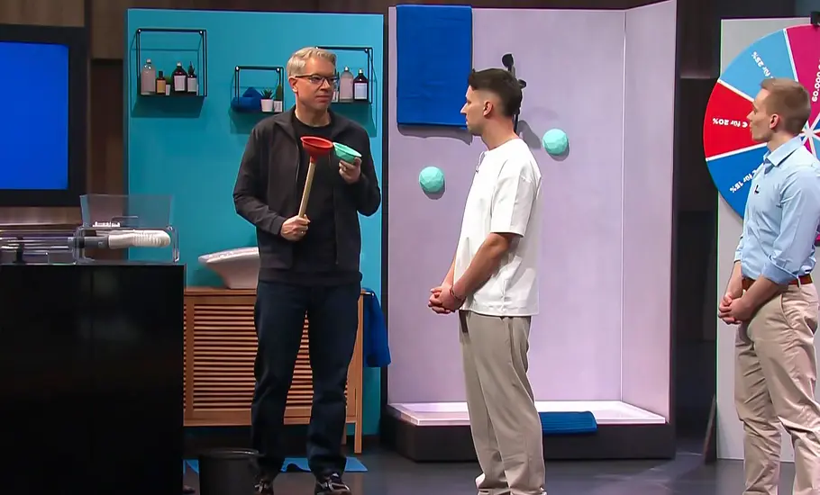 Frank Thelen konnte die Löwen mit seiner Kritik nicht aus der Fassung bringen. Frank Thelen mit den Gründern Anton Vrouzos und Marius Ludwig.