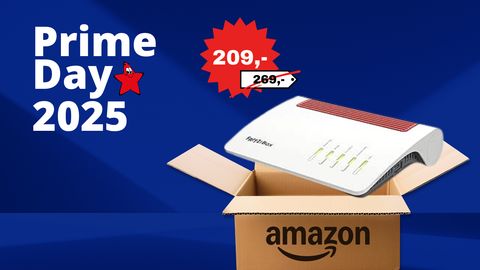 Die Fritz!Box 7590 neben dem Logo des Prime Day 2025 - Foto: TVMovie.de & iStock (kyoshino, Ake Ngiamsanguan) & PR