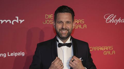 Matthias Killing posiert im Anzug bei einer Gala - Foto: IMAGO / imagebroker