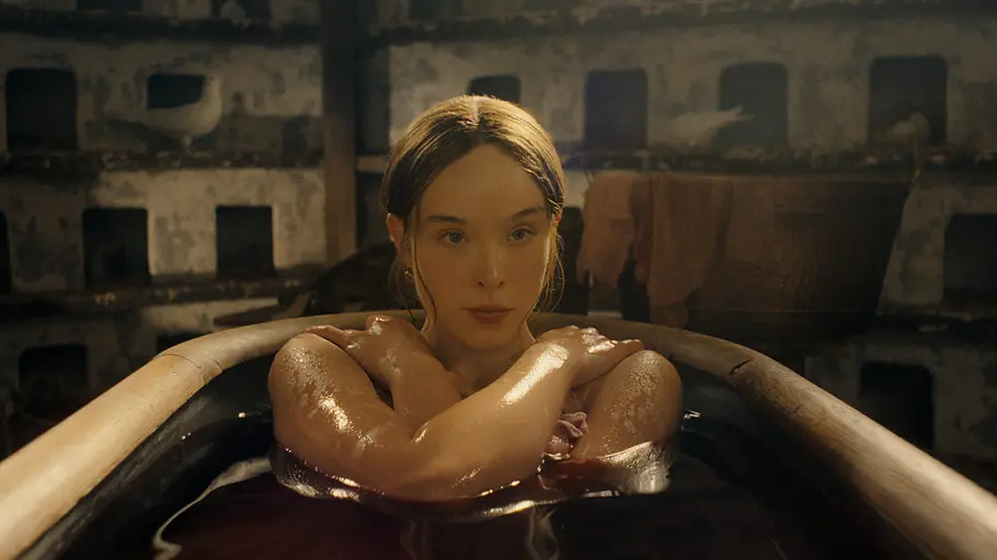 Für eine Wanne voller Blut reichte es bei Lizzie Borden nicht. Lizzie Borden in einer Wanne voller Blut.