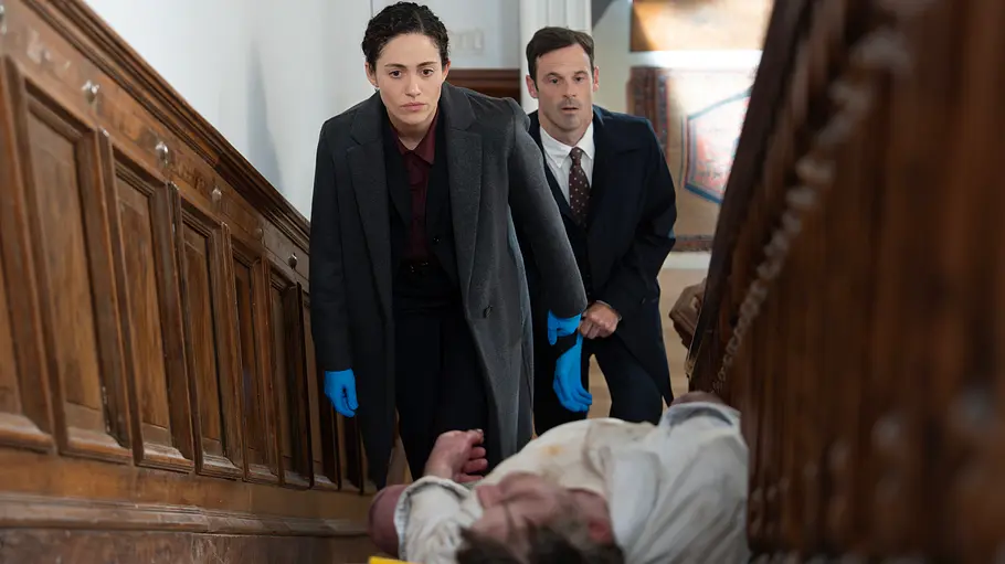 „Furious“ auf Disney+ Die FBI-Agentin Alice Black (Emmy Rossum) und ihr Kollege Danny (Scoot McNairy) ermitteln.