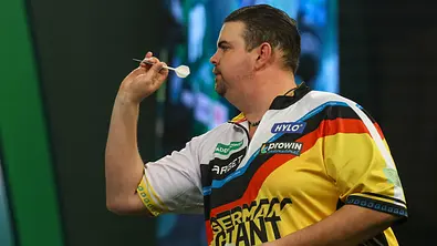 Gabriel Clemens bei der Darts WM  - Foto:  IMAGO / Pro Sports Images