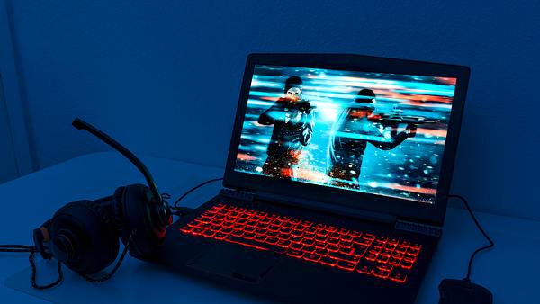 Gaming Laptop - Foto: istock/mikkelwilliam 