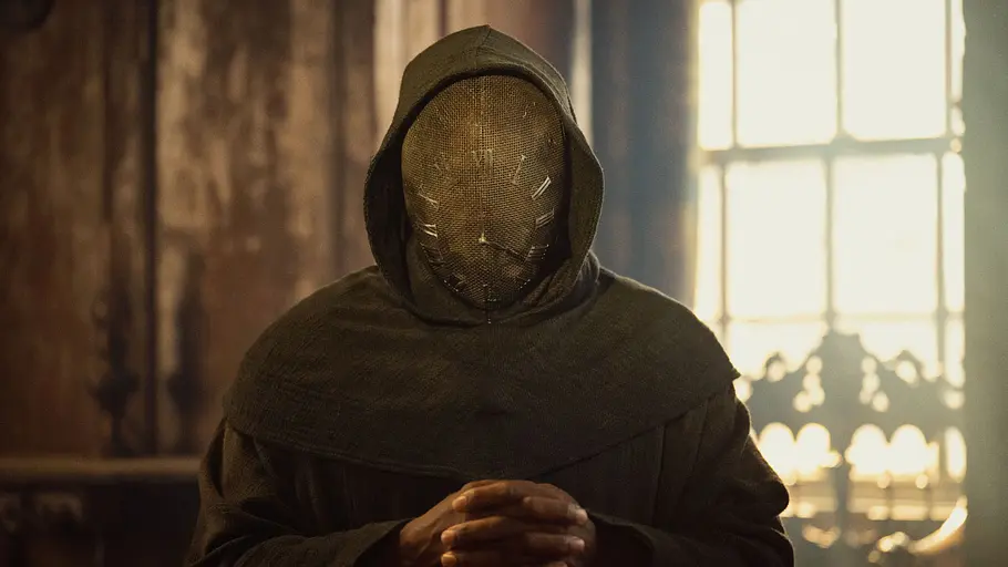 Ganz so steampunkig hat sich Agatha Christie die Masken sicher nicht vorgestellt. Superintendent Battle trägt seine Seven-Dials-Maske.