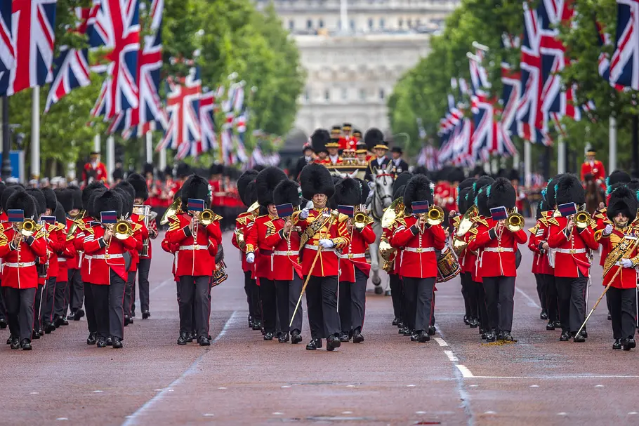 Geburtstagsparade für Charles III.: Feiern in besonderen Zeiten