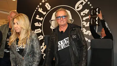 Robert und Carmen Geiss bei einer Autogrammstunde. - Foto: Imago / Eibner Robert und Carmen Geiss bei einer Autogrammstunde. - Foto: Imago / Eibner