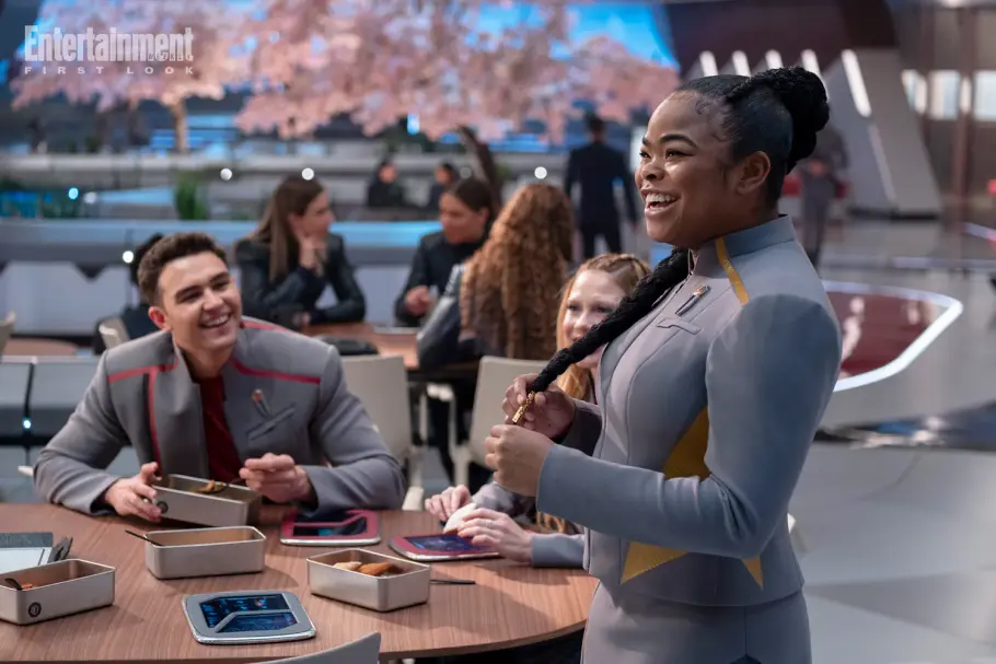 Starfleet Academy Starfleet Academy: George Hawkins, Bella Shepard und Kerrice Brooks in der Akademie-Mensa