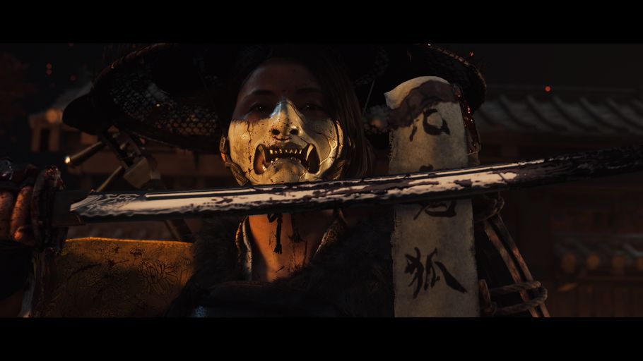 Protagonistin Atsu reibt sich das Schwer an einem Banner und trägt eine Maske in Ghost of Yotei