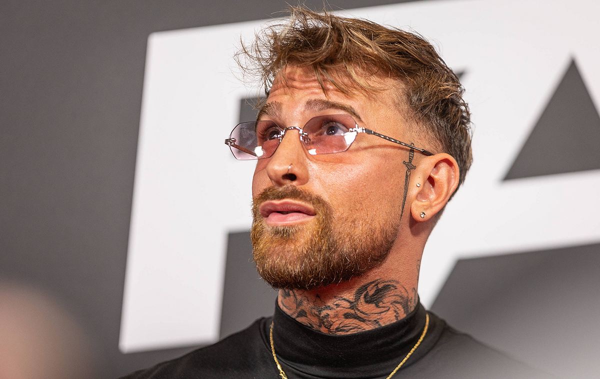 Gigi Birofio schaut in die Ferne