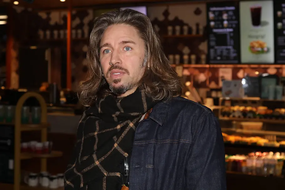 Gil Ofarim am Flughafen vor dem Abflug Gil Ofarim am Flughafen vor dem Abflug