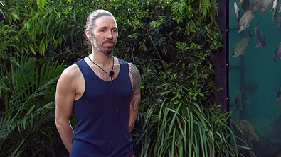 Gil Ofarim im Dschungelcamp wartet auf die Prüfung  - Foto: RTL