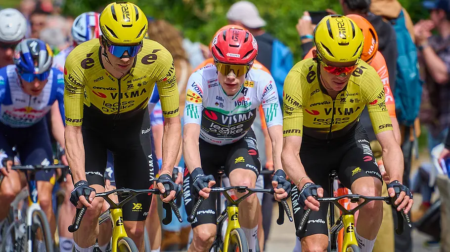 Bart Lemmen (NED), Jonas Vingegaard (DEN) and Sepp Kuss (USA) Bart Lemmen (NED), Jonas Vingegaard (DEN) and Sepp Kuss (USA) bei einer Radrundfahrt