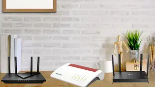 Drei Glasfaser Router auf einem Schreibtisch - Foto: TVM / PR 