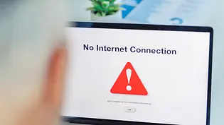 Ein Computerbildschirm zeigt an, dass er keine Internetverbindung hat - Foto: iStock / courtneyk