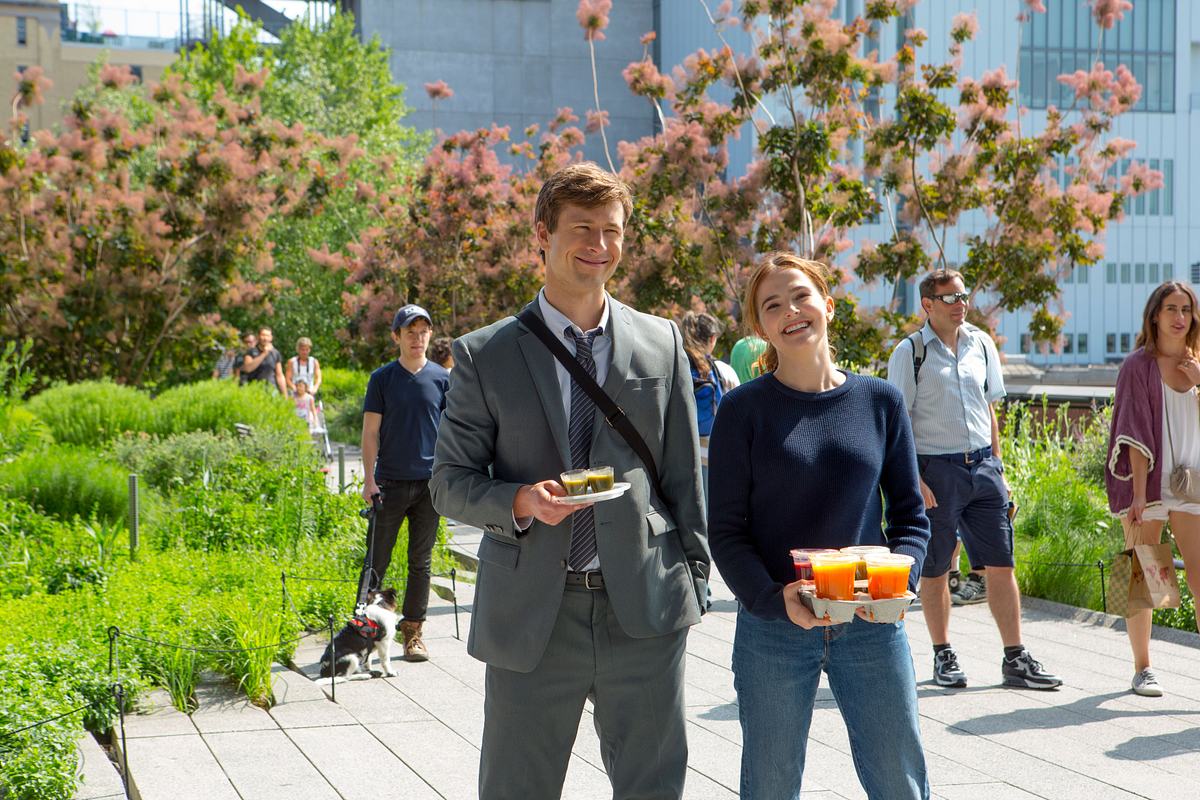 Glen Powell und Zoey Deutch als Charlie und Harper in Set It Up