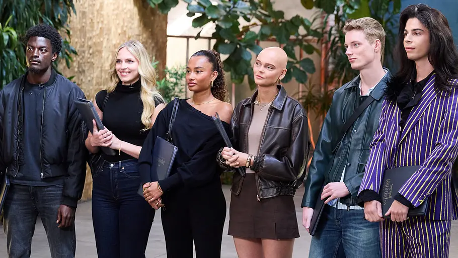 GNTM Folge 23 Ibo, Anna, Aurélie, Anika, Luis und Alexavius wurden in der GNTM-Folge 23 zu einem weiteren Casting eingeladen.
