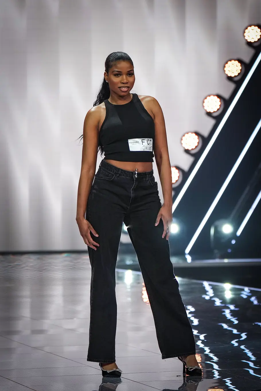 GNTM 2026 GNTM-Teilnehmerin läuft beim Castin über den Laufsteg.