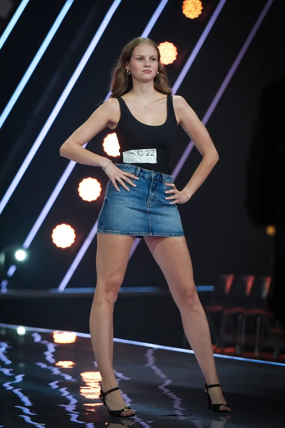 GNTM 2026 GNTM-Teilnehmerin läuft beim Castin über den Laufsteg.