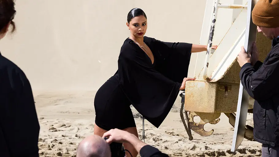 GNTM 2026: Wer ist raus nach Folge 24? Daphne posiert für das Covershooting.