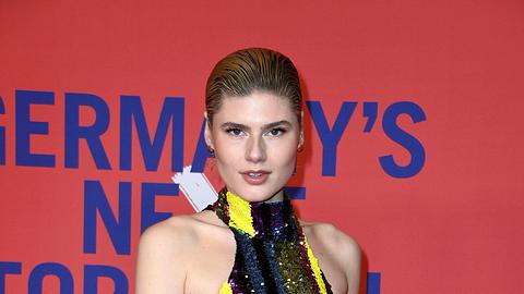 GNTM-Gewinnerin Lea Oude Engberink lächelt in die Kamera – stilvoll gekleidet und selbstbewusst. Jetzt verrät sie, was es für den Titel-Sieg von Germanys Next Topmodel alles braucht. - Foto: IMAGO / Future Image
