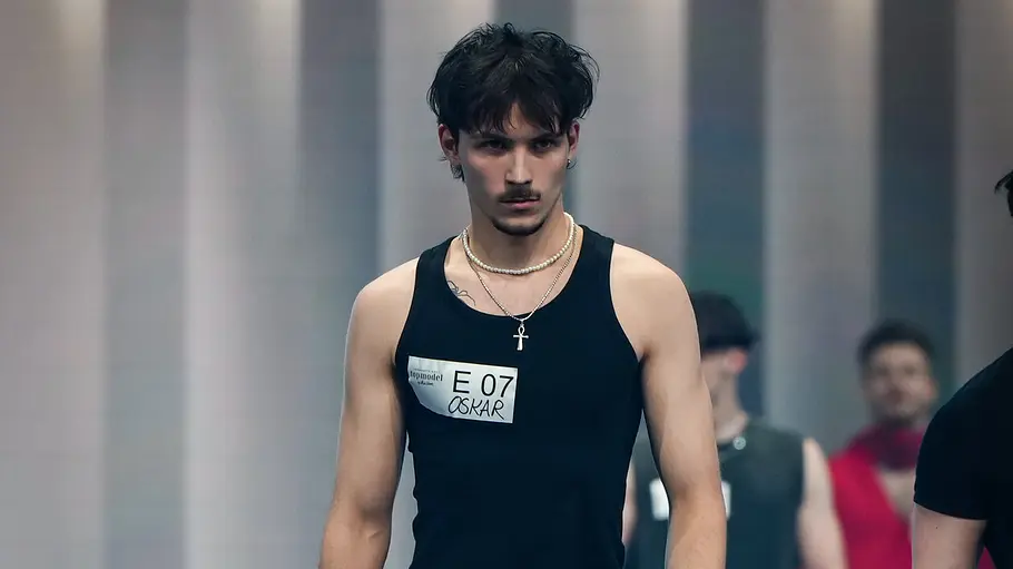GNTM-Kandidat Oskar GNTM-Kandidat Oskar läuft beim Casting über den Catwalk.