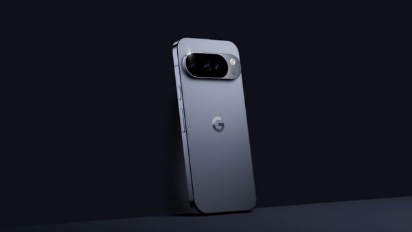 Die Rückseite des kommenden Google Pixel 10 vor schwarzem Hintergrund - Foto: Screenshot/ Google