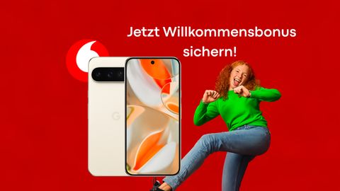 Ein junges Mädchen mit grünem Pullover tanzt vor Freude, daneben sieht man zwei Produktbilder des Google Pixel 9 Pro XL. - Foto: TVM/PR