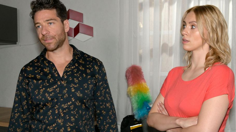 Carlos ist geschockt, wie ungerührt Zoe mit der Situation umgeht