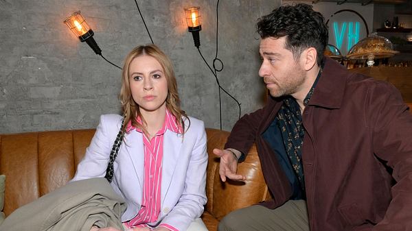 GZSZ: Carlos entdeckt Zoes Muttergefühle - Foto: RTL / Rolf Baumgartner