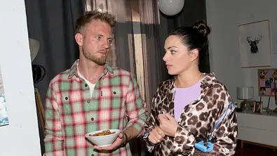 GZSZ: Emily und Paul sorgen sich um Tochter Kate - Foto: RTL / Rolf Baumgartner
