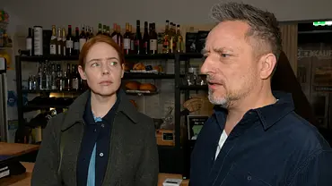 Zwei Figuren sind bei GZSZ erschüttert von dem, was passiert - Foto: RTL