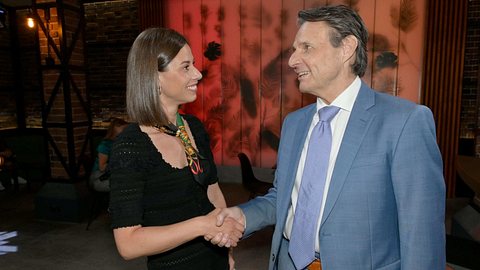 GZSZ: Jo Gerner mit Tochter Matilda - Foto: RTL / Rolf Baumgartner