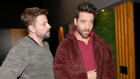GZSZ: Carlos und John im Mauerwerk - Foto: RTL / Rolf Baumgartner