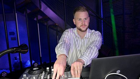 GZSZ: Jonas als DJ JonSea - Foto: RTL
