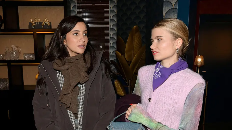 Laura will Zoe überführen. Laura im Gespräch mit Johanna.