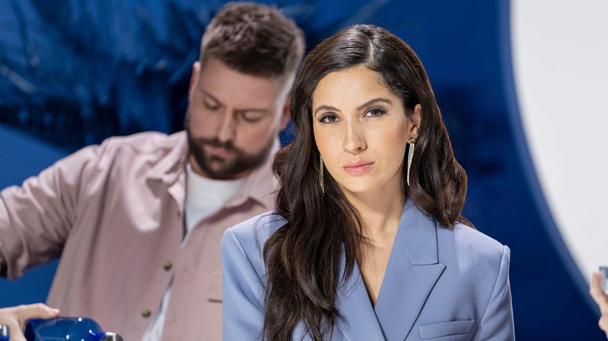 GZSZ: Laura Comeback GZSZ-Darstellerin Chryssanthi Kavazi mit kritischem Blick. Felix von Jascheroff im Hintergrund.