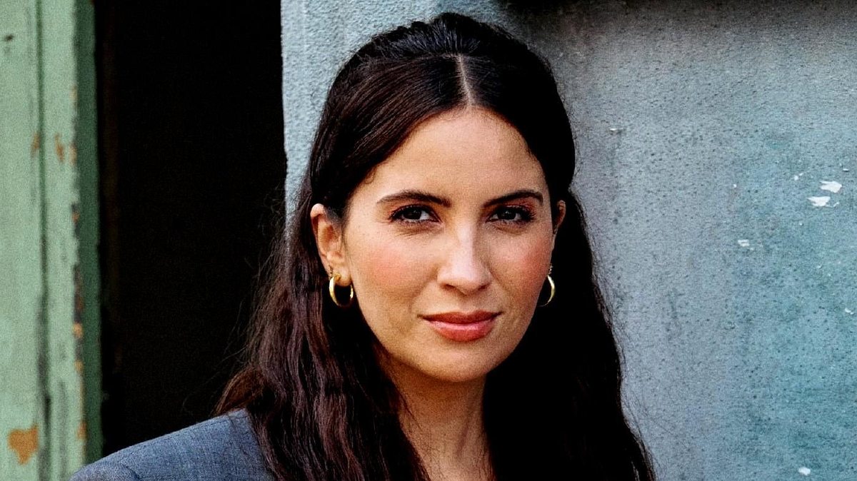 GZSZ: Laura erfährt die Wahrheit GZSZ-Darstellerin Chryssanthi Kavazi spielt Laura Bachmann.