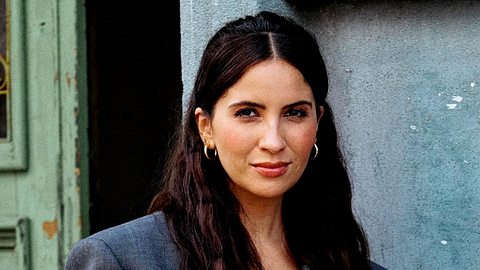 GZSZ-Darstellerin Chryssanthi Kavazi spielt Laura Bachmann. - Foto: RTL / Pascal Bünning