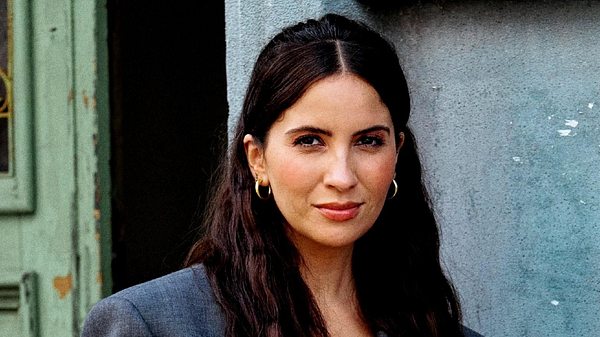 GZSZ-Darstellerin Chryssanthi Kavazi spielt Laura Bachmann. - Foto: RTL / Pascal Bünning