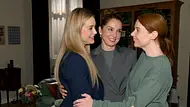 Jessica, Nina und Toni liegen sich in den Armen. - Foto: RTL / Rolf Baumgartner