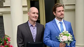 Oli P. als Ricky und Jörn Schlönvoigt als Philip im Anzug. - Foto: RTL / Rolf Baumgartner Oli P. als Ricky und Jörn Schlönvoigt als Philip im Anzug. - Foto: RTL / Rolf Baumgartner