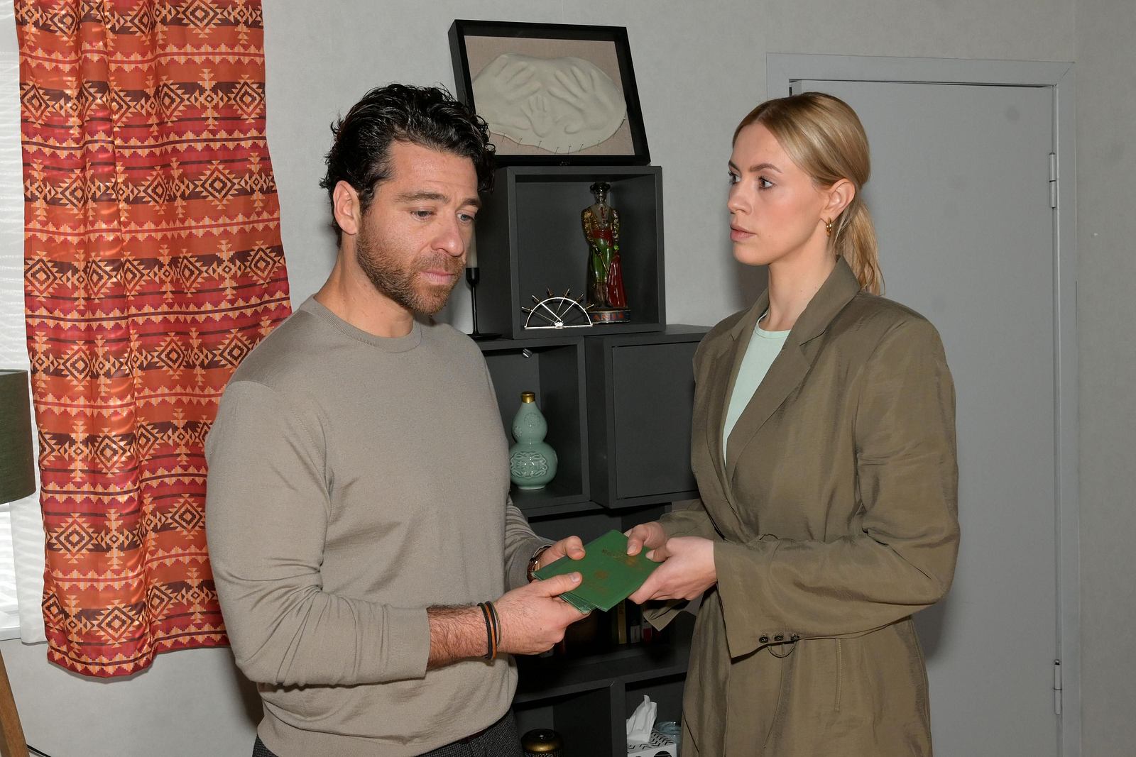 GZSZ: Pläne enthüllt! Zoe und Carlos verlassen Berlin