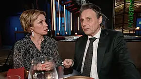 Yvonne und Gerner sitzen zusammen im Mauerwerk. - Foto: RTL / Rolf Baumgartner Yvonne und Gerner sitzen zusammen im Mauerwerk. - Foto: RTL / Rolf Baumgartner