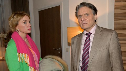 GZSZ: Yvonne und Gerner - sie leidet noch immer unter der schwierigen Situation - Foto: RTL / Rolf Baumgartner